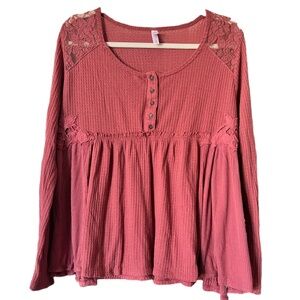 xhileration sweatery top lace and button detailing size XL
